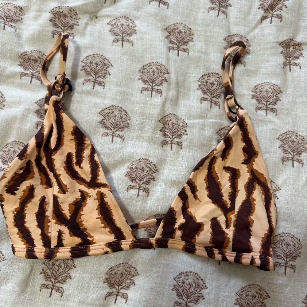 Stone fox Swim